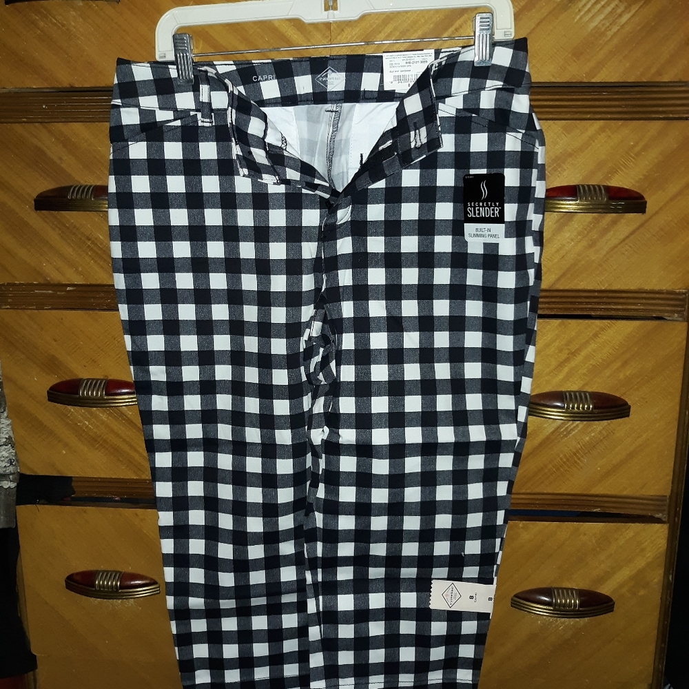 Capris - Picture 2 of 3